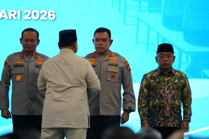 kapolda_sumut_terima_tanda_satyalancana_wira_karya_dari_presiden_prabowo