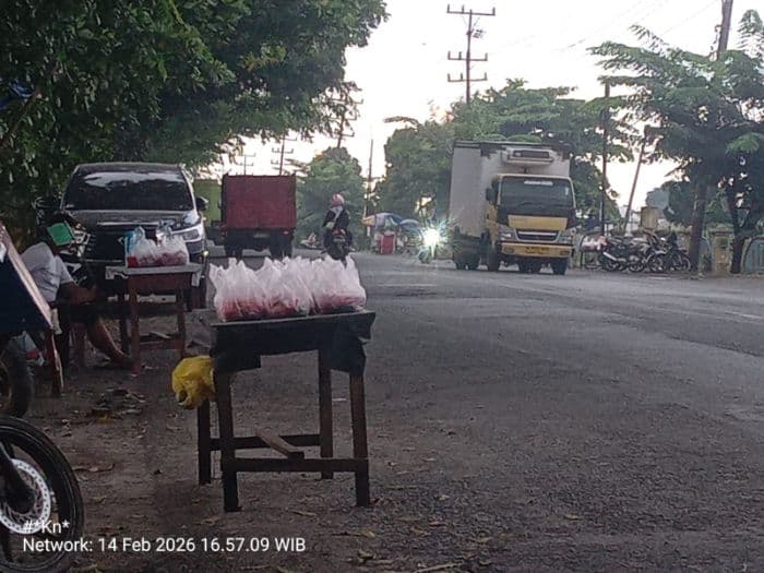 pedagang_bunga_mulai_ramai_di_tpu_sarkawi_tebing_tinggi_tapi_omset_minim