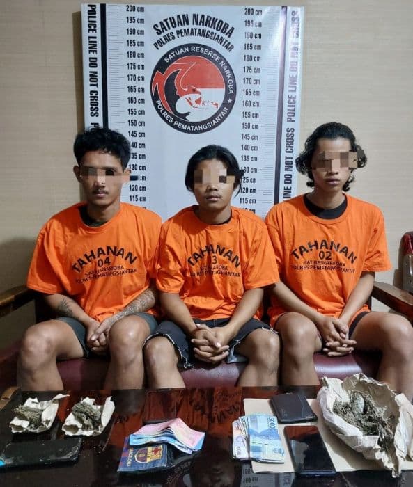 polres_siantar_ringkus_tiga_pengedar_ganja_berawal_dari_laporan_warga