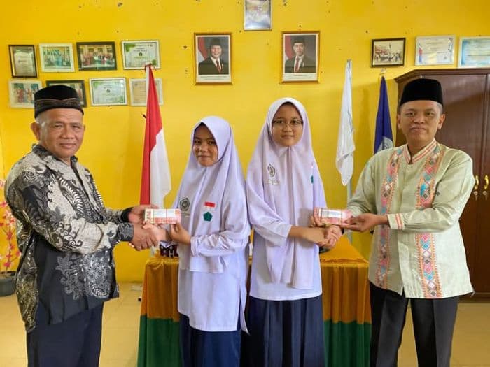 kiat_smp_albanas_sipirok_memotivasi_siswanya_