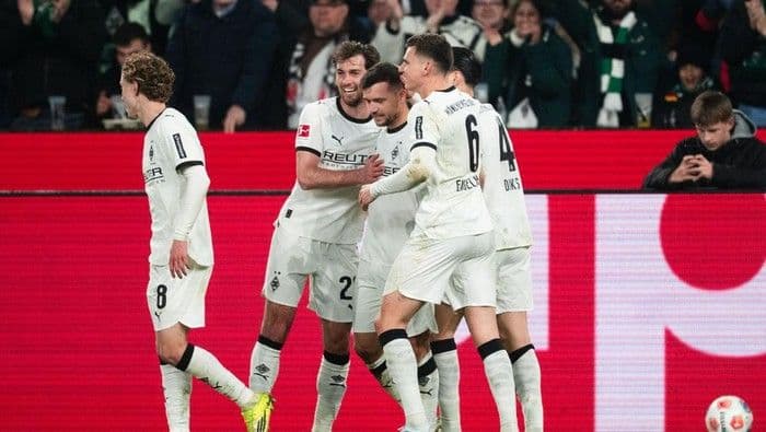gladbach_tumbangkan_st_pauli_20_kevin_diks_cs_menjauh_dari_zona_degradasi