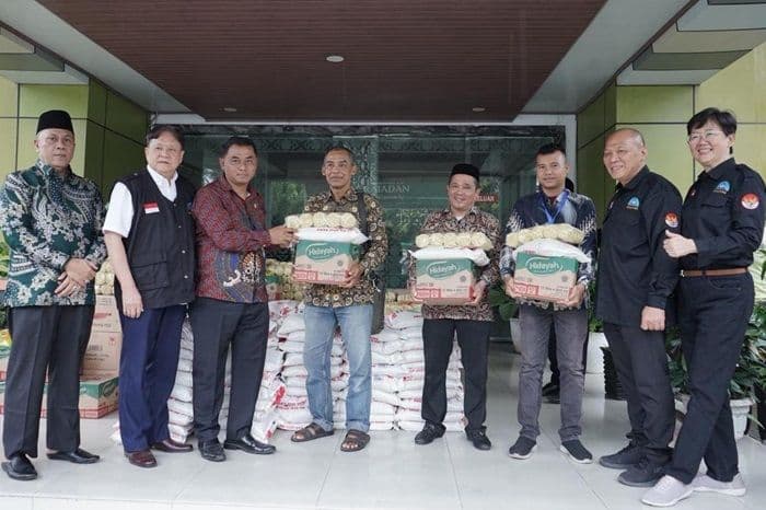 umat_buddha_sumut_bagikan_300_paket_sembako_jelang_idulfitri_tunjukkan_toleransi_antarumat_beragama