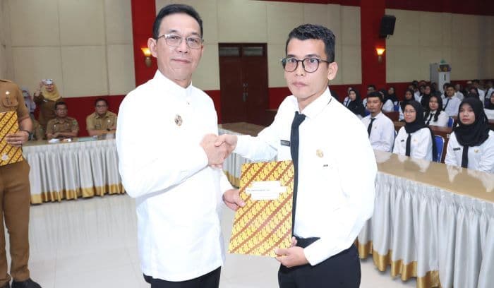150_cpns_terima_sk_bupati_tapsel_dorong_semangat_inovasi_dan_kinerja