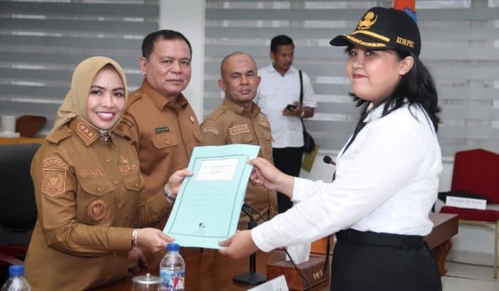 bupati_labuhanbatu_serahkan_sk_cpns_formasi_tahun_2024
