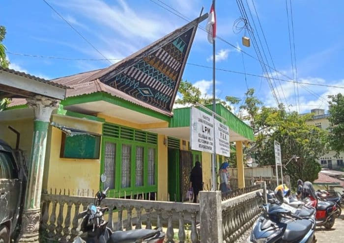 oknum_lurah_wek_ii_padangsidimpuan_diduga_tak_pernah_masuk_kantor