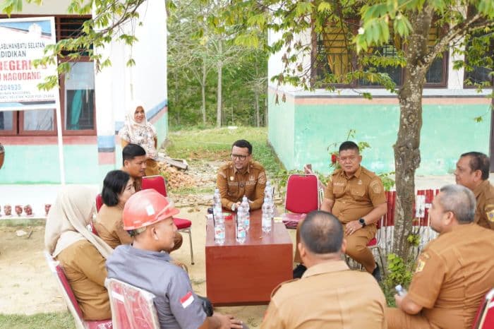 bupati_fery_pastikan_pembangunan_sdn_26_nagodang_direalisasikan_tahun_ini