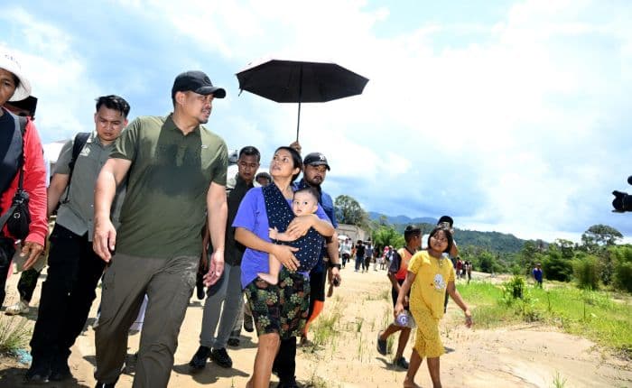 gubernur_bobby_tinjau_sempadan_sungai_sibuluan_pastikan_rekonstruksi_tanggul_dan_hunian_warga_dipercepat
