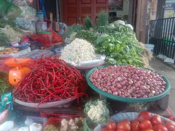 harga_cabai_anjlok_di_balige_pedagang_serbu_belanja_pagi_demi_harga_murah