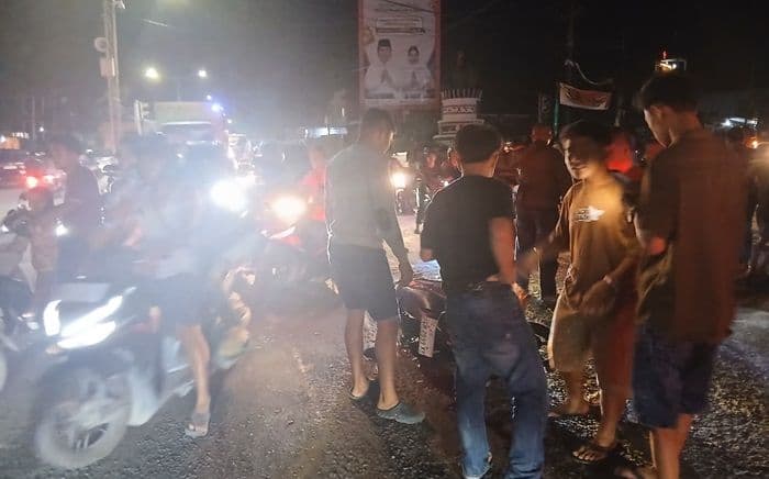 sepeda_motor_tabrak_truk_di_tugu_dayok_mirah_pematangsiantar_sopir_kabur_usai_insiden