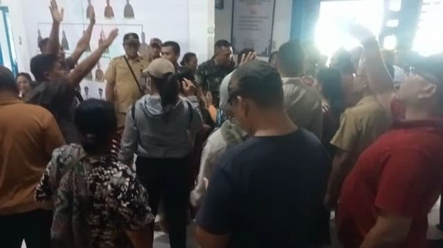 tolak_pembangunan_koperasi_di_lahan_tpu_warga_penungkiren_protes_keras