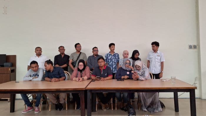 bantah_judi_komunitas_musik_dan_seni_minta_polisi_bebaskan_pekerja_batu_goncang_di_yanglim_plaza