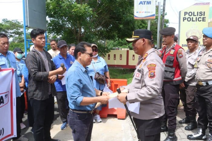 pegawai_pdam_tirta_lihou_demo_dirut_ungkap_dugaan_korupsi_miliaran_rupiah