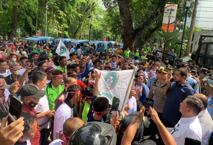 tolak_eksekusi_lahan_ratusan_petani_hpplkn_desak_dprd_sumut_gelar_rdp