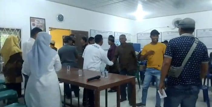 warga_gelar_aksi_demo_tunggal_tuntut_transparansi_dana_desa_di_langkat