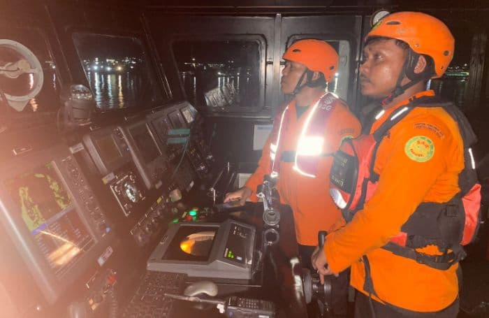 kapal_dolphin_mengangkut_24_wisatawan_hilang_di_perairan_pulau_bottot_tapteng