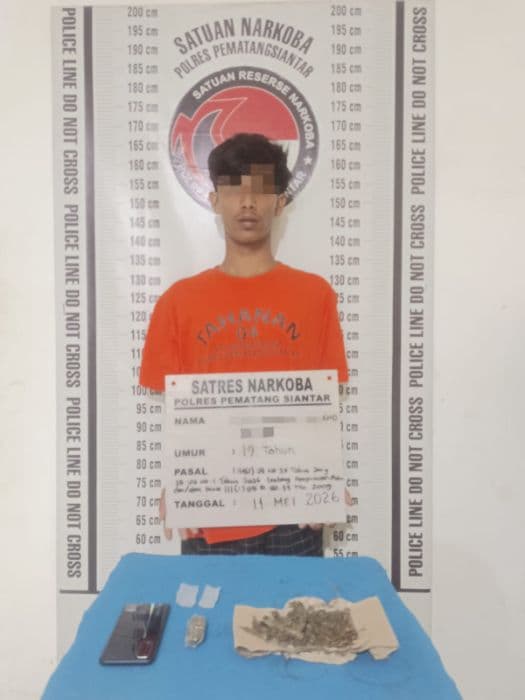 polres_pematangsiantar_tangkap_pemuda_19_tahun_dengan_2347_gram_ganja