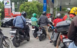 harga_pertamax_naik_pengamat_antrean_kendaraan_untuk_isi_pertalite_akan_jadi_pemandangan_biasa