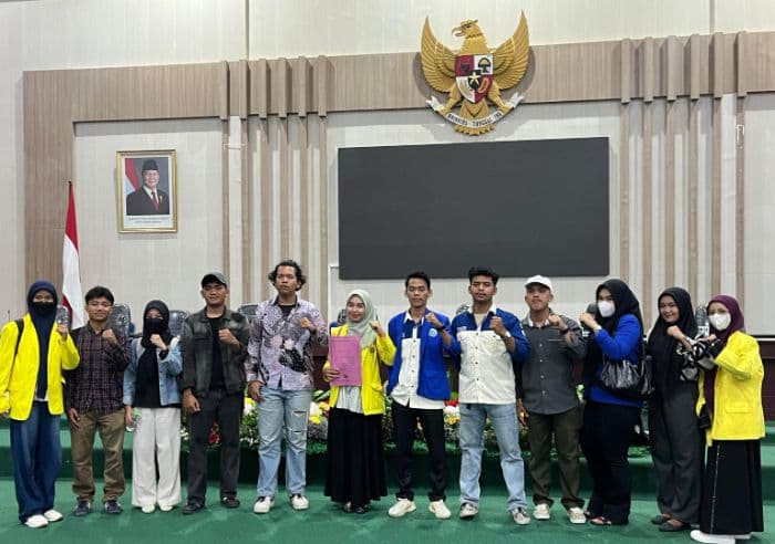 pernyataan_sikap_mahasiswa_universitas_efarina_terkait_kondisi_ekonomi_nasional
