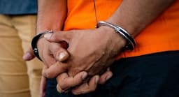 polisi_tangkap_pria_terduga_ekshibisionis_yang_resahkan_warga_ciputat