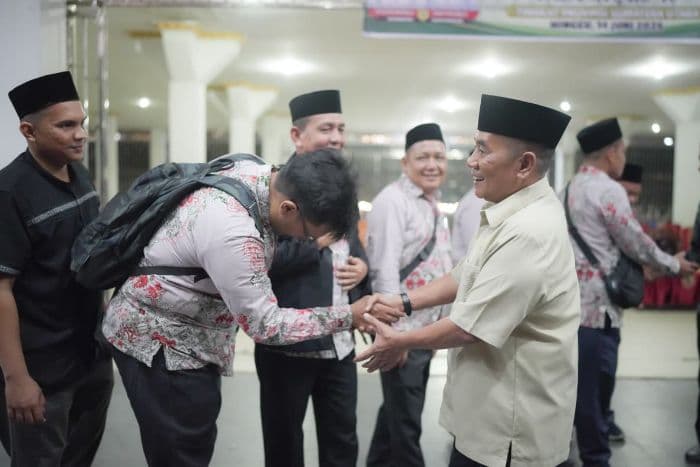 wabup_syahdian_lepas_kafilah_mtq_labusel_ke_mtq_ke40_tingkat_sumut