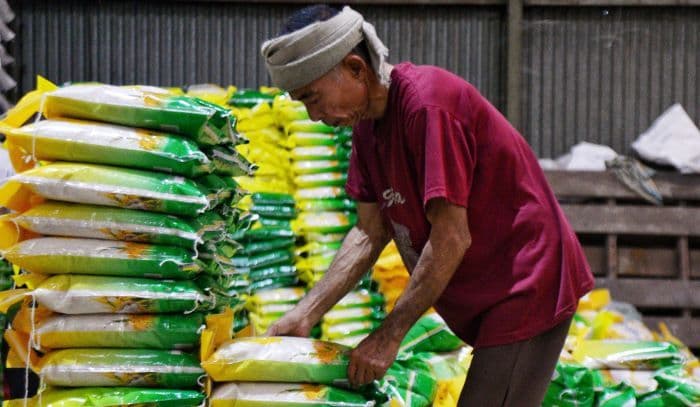 pedagang_di_medan_keluhkan_belum_tersalurnya_beras_sphp_dari_bulog_sumut