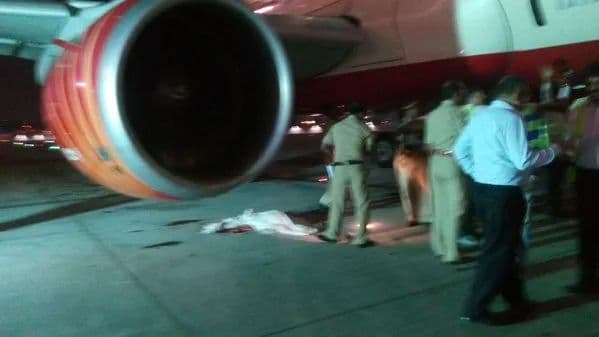 tragedi_di_bandara_milan_bergamo_pria_tewas_terhisap_mesin_pesawat_volotea