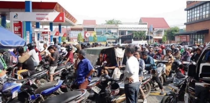 antrean_bbm_di_binjai_masih_terjadi_hingga_saat_ini_