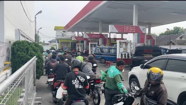 antrean_panjang_bbm_di_spbu_berpotensi_picu_kenaikan_harga_pangan_dan_tekan_daya_beli_masyarakat