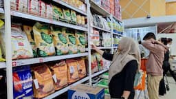 beras_premium_langka_di_medan_stok_di_sejumlah_retail_dan_pasar_modern_kosong