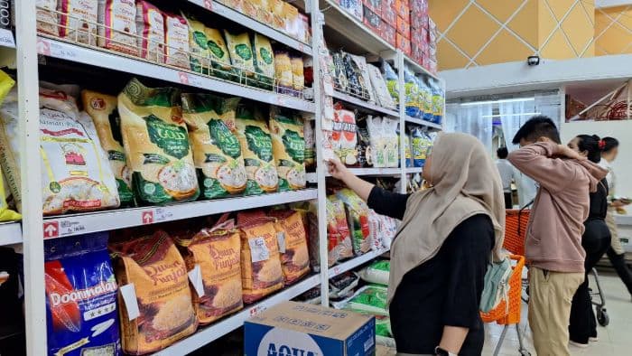 beras_premium_langka_di_medan_stok_di_sejumlah_retail_dan_pasar_modern_kosong
