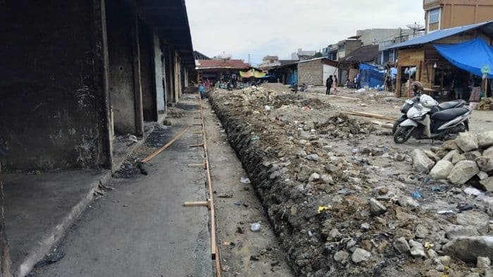 pembangunan_kios_pasar_dwikora_belum_dimulai_pedagang_korban_kebakaran_masih_menunggu