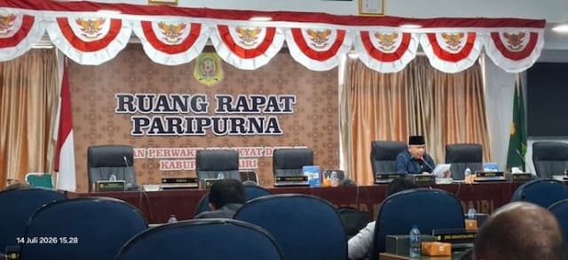 rapat_paripurna_dprd_dairi_molor_bupati_dan_wakil_bupati_belum_hadir