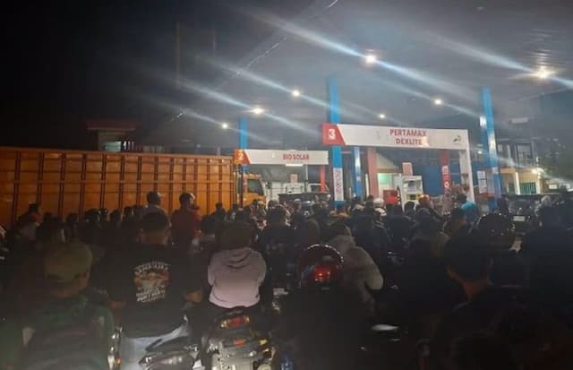 sopir_truk_klaim_dipungut_rp30000_saat_isi_solar_di_spbu_jalinsum_medanlubuk_pakam