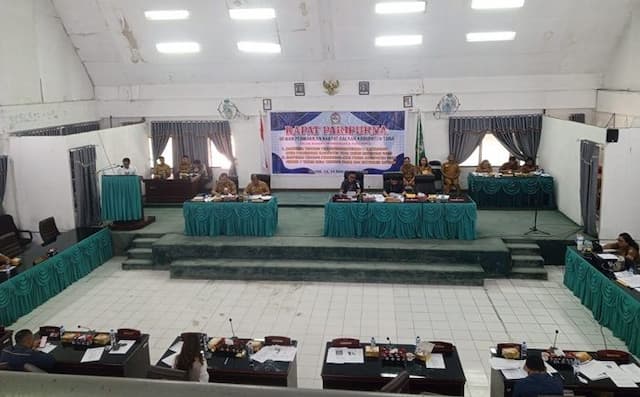 tujuh_fraksi_dprd_toba_sampaikan_catatan_atas_pertanggungjawaban_apbd_2025_dan_perubahan_perda_pajak_daerah
