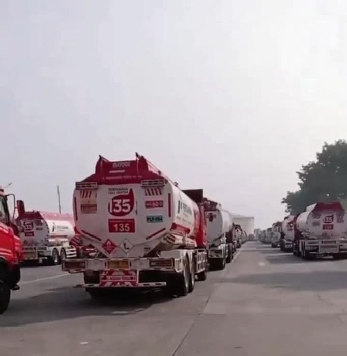 video_truk_tangki_pertamina_terparkir_viral_isu_sopir_mogok_kerja_belum_ada_klarifikasi_resmi
