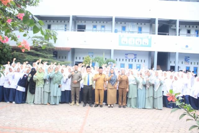 wabup_labuhanbatu_motivasi_siswa_baru_pada_masa_taaruf_smpit_arrozaq