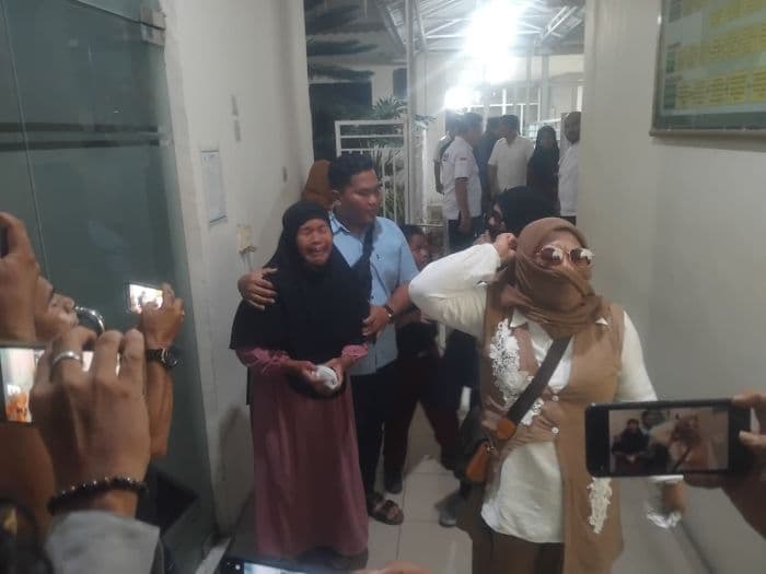 kurir_narkoba_divonis_mati_di_pn_kisaran_keluarga_histeris_minta_bandar_ikut_diadili