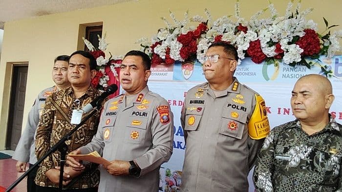 polri_luncurkan_program_pangan_murah_polda_sumut_salurkan_200_ton_beras