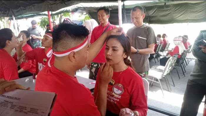 seru_prajurit_kodam_ibb_lomba_makeup_istri_di_hut_ri_ke80