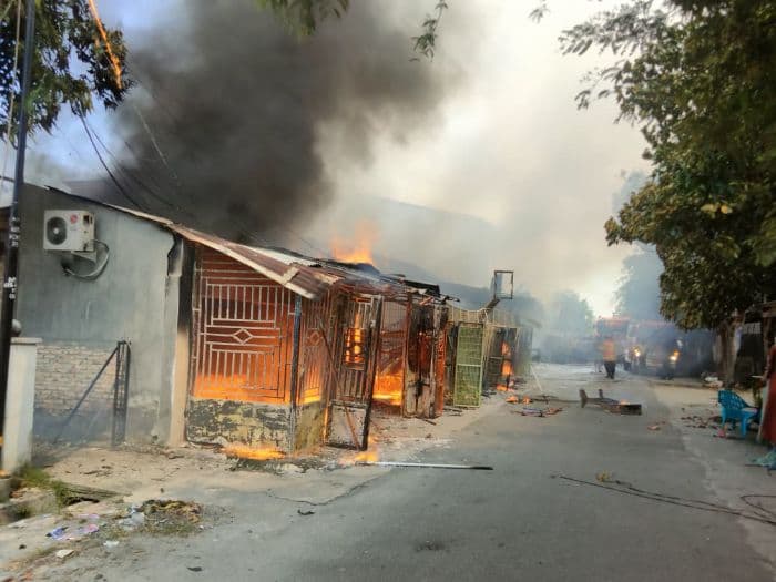 tiga_toko_grosir_dan_satu_rumah_terbakar_di_kisaran