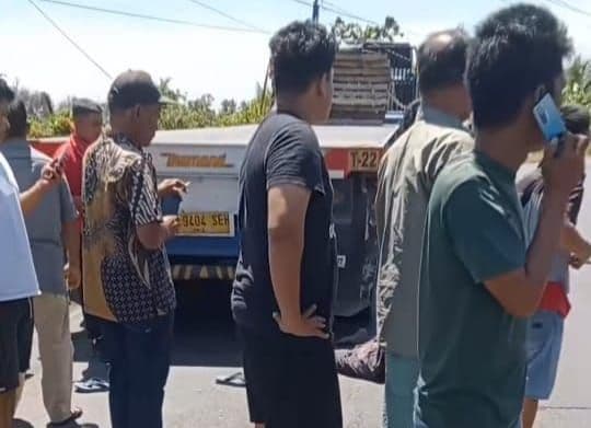 truk_trans_continent_tabrak_pengemudi_becak_hingga_tewas_di_tapteng