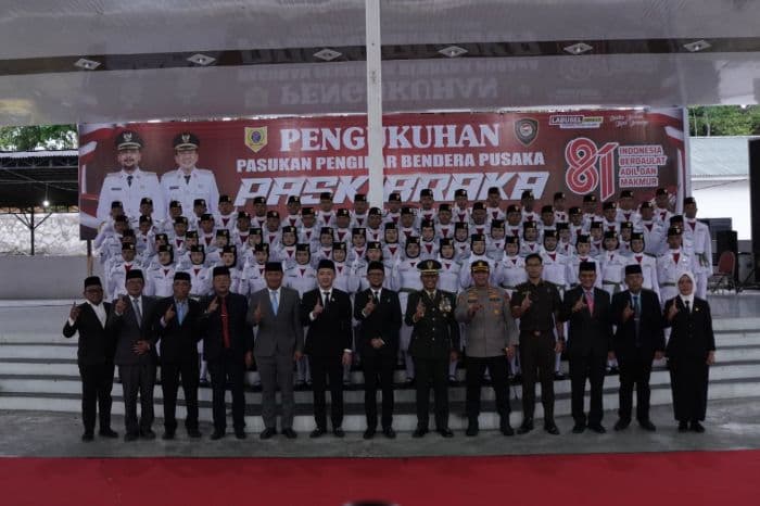 70_putraputri_labusel_dikukuhkan_jadi_paskibraka_hut_ke81_ri