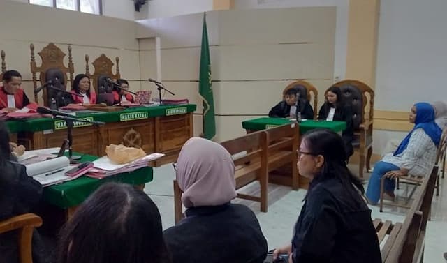 ancam_bunuh_ibu_kandung_dengan_arit_di_mabar_anak_dituntut_2_tahun_penjara