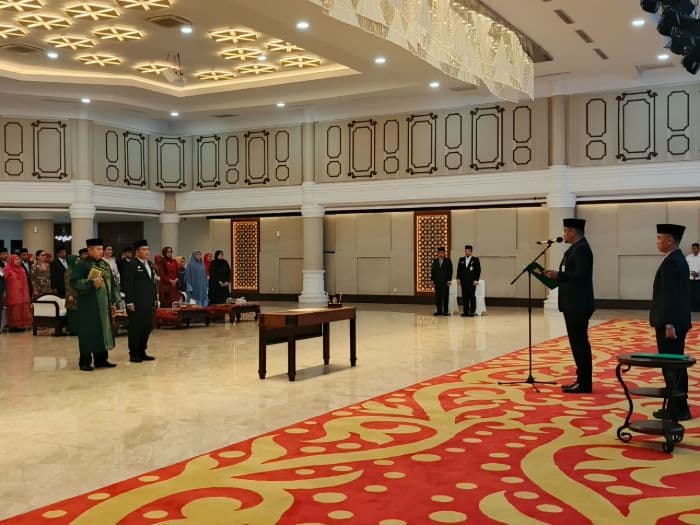 bobby_nasution_lantik_timur_tumanggor_sebagai_pj_sekda_provsu