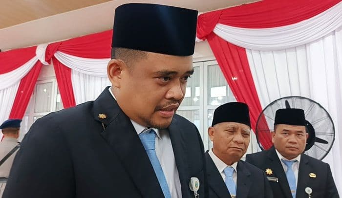 bobby_nasution_tanggapi_minimnya_warga_kibarkan_bendera_merah_putih_jelang_hut_ri