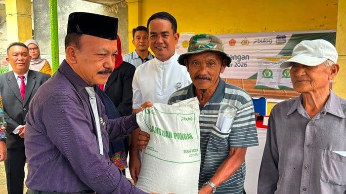 bulog_sumut_salurkan_bantuan_30_kg_beras_untuk_17_juta_penerima