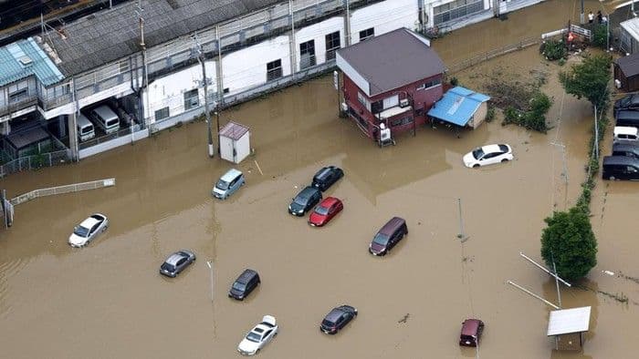 hujan_ekstrem_di_jepang_enam_tewasribuan_penumpang_terjebak