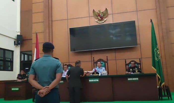 perwira_tni_dituntut_5_tahun_penjara_dan_dipecat_dalam_kasus_sabu