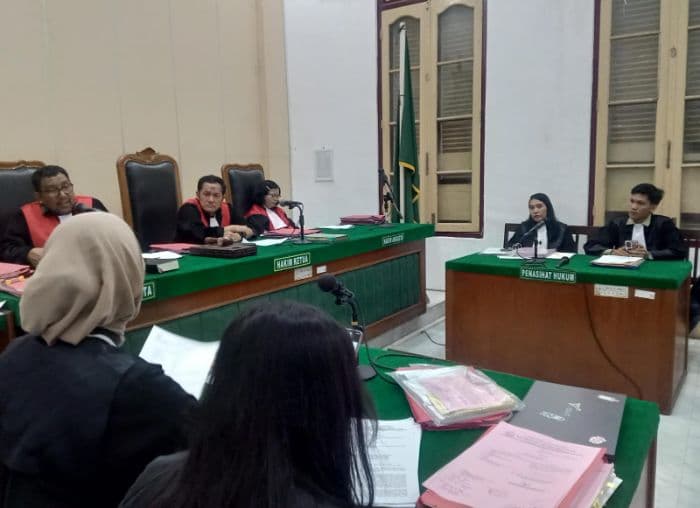 pria_yang_diduga_bunuh_anak_anggota_dprd_tebing_tinggi_di_medan_tembung_diadili