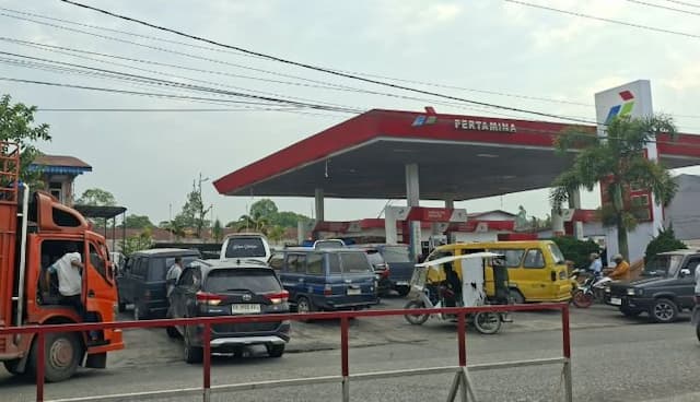 antrean_panjang_picu_kemacetan_pertamina_diminta_tinjau_kelayakan_spbu_batang_beruh_
